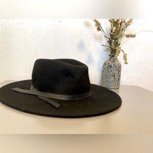 Flat rim hat